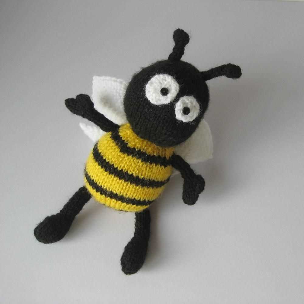 Knitted bee pattern