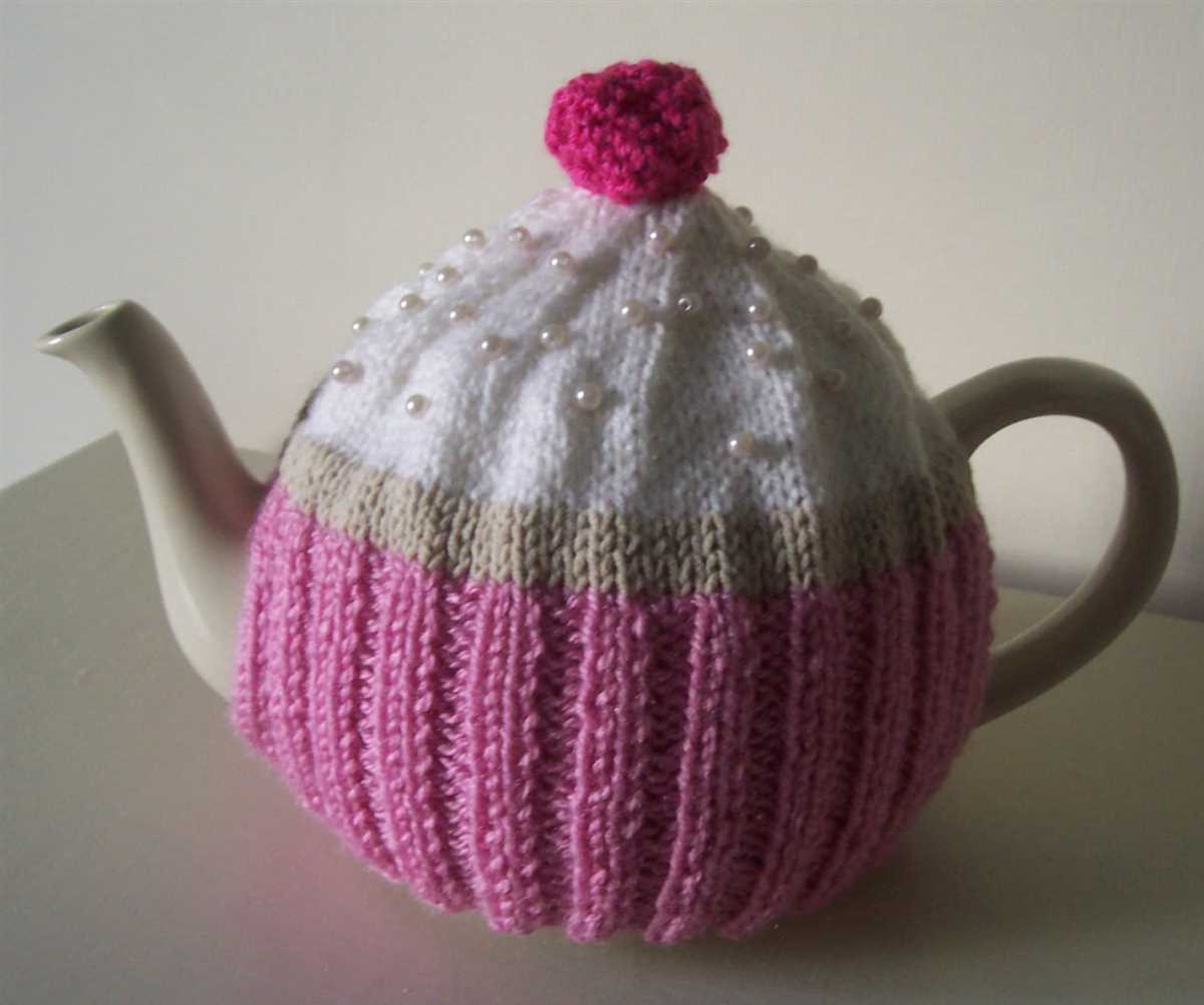 Knitted tea cosy pattern