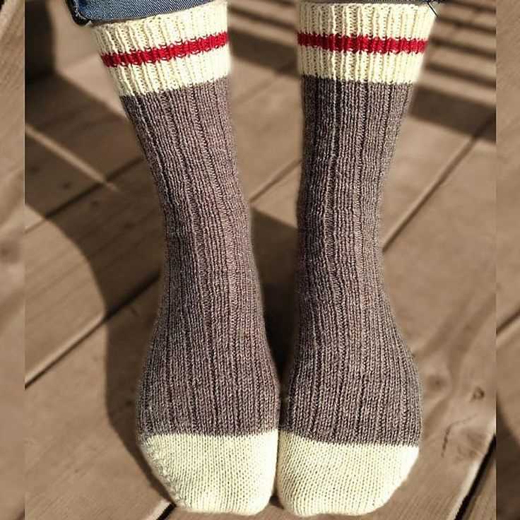 Classic socks knitting pattern