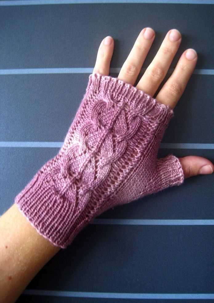 Knitted fingerless mitts pattern