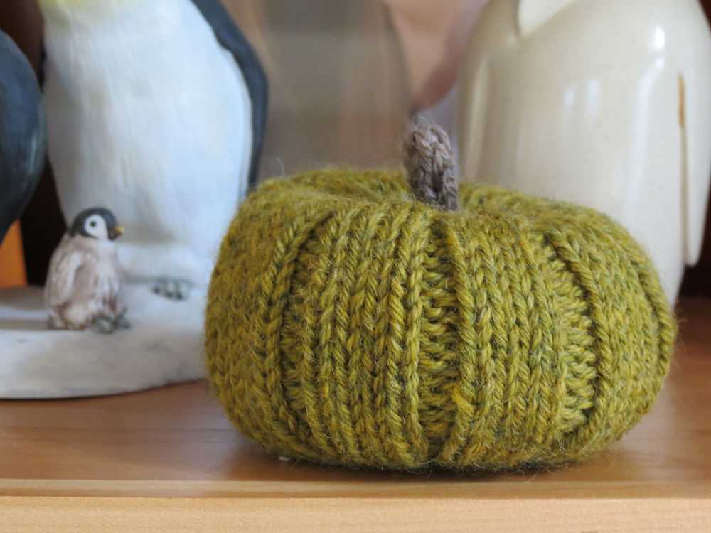 Knit pumpkin pattern in the round