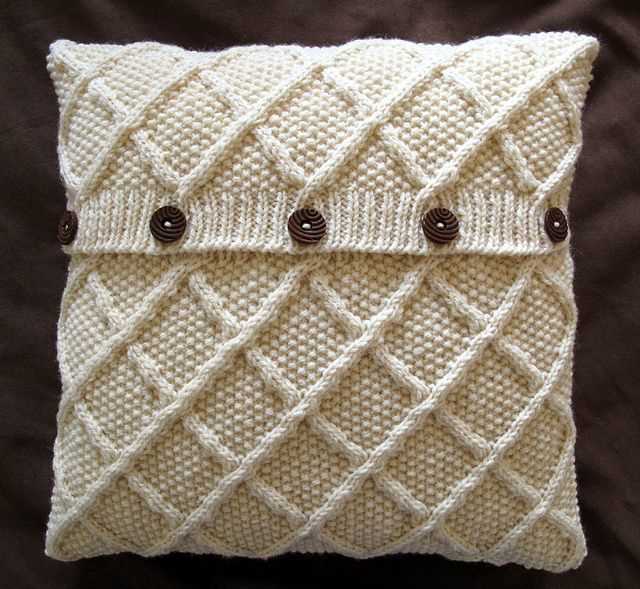 Knitted envelope cushion cover pattern