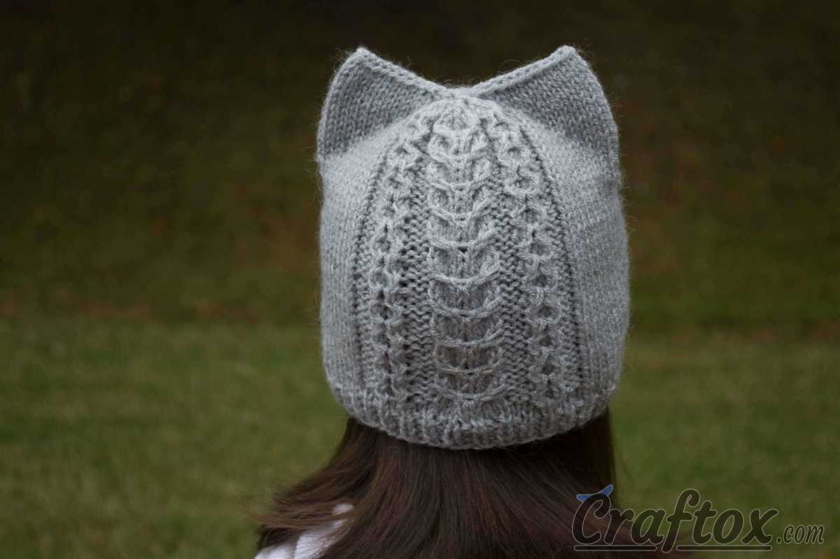 Knitting pattern for hat with ears