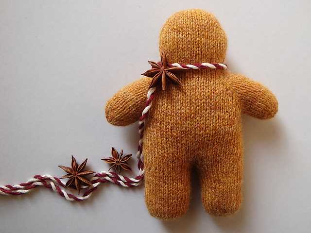 Free knitted gingerbread man pattern