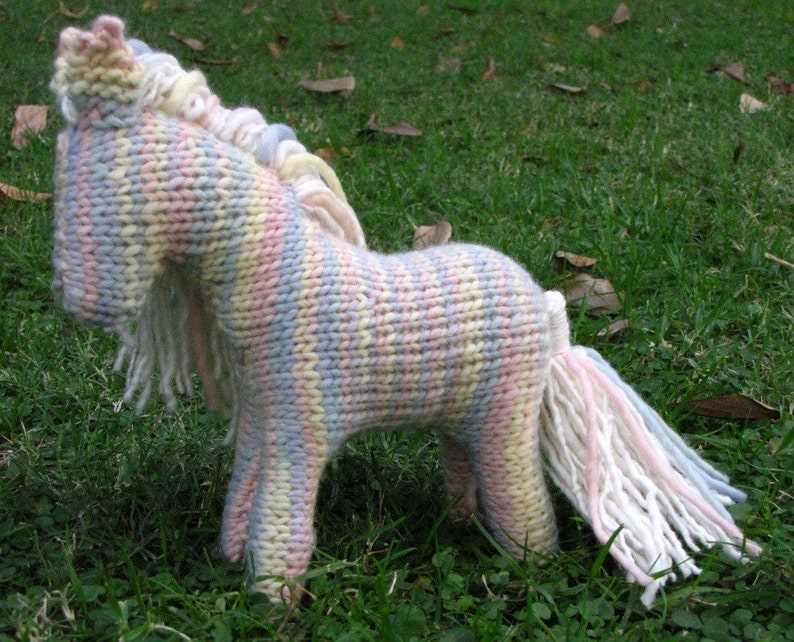 Knit horse hat pattern