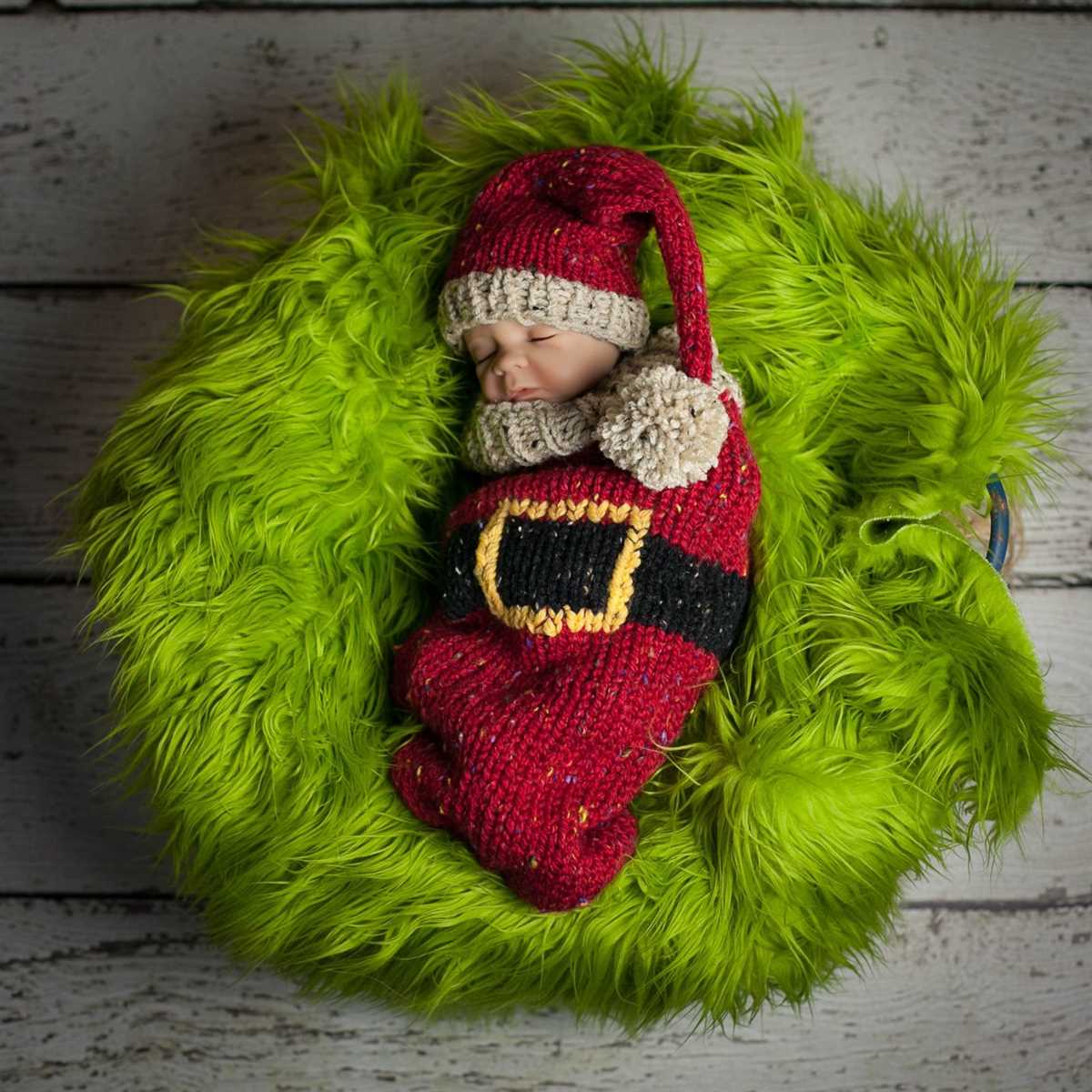 Knitted santa hat ornament pattern