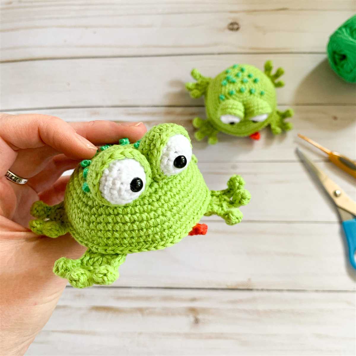 Small frog knitting pattern free