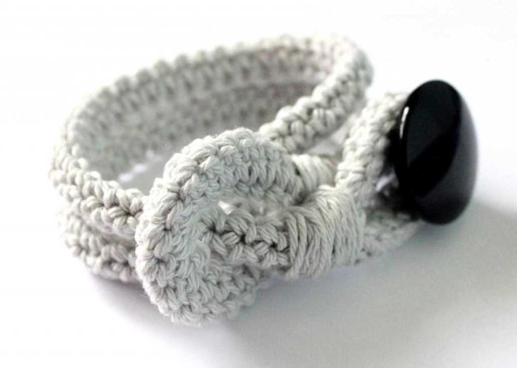 Knitted bracelet pattern