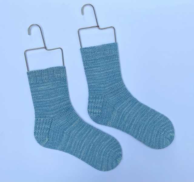 Easy knitted sock pattern