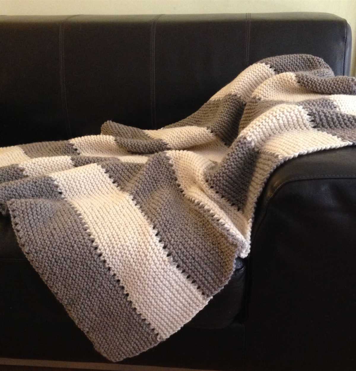 Geometric blanket knitting pattern