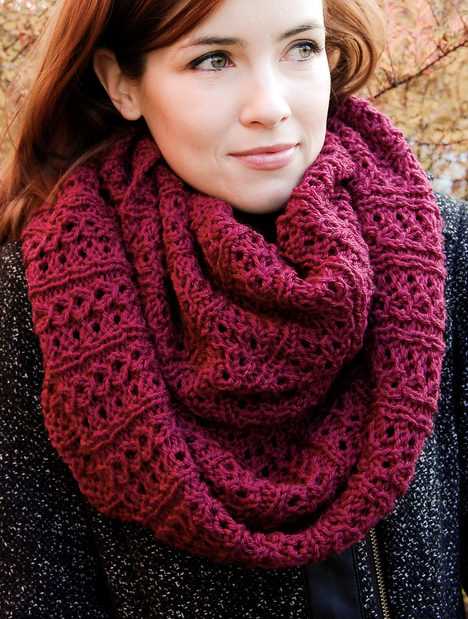 Knitted cowl scarf pattern