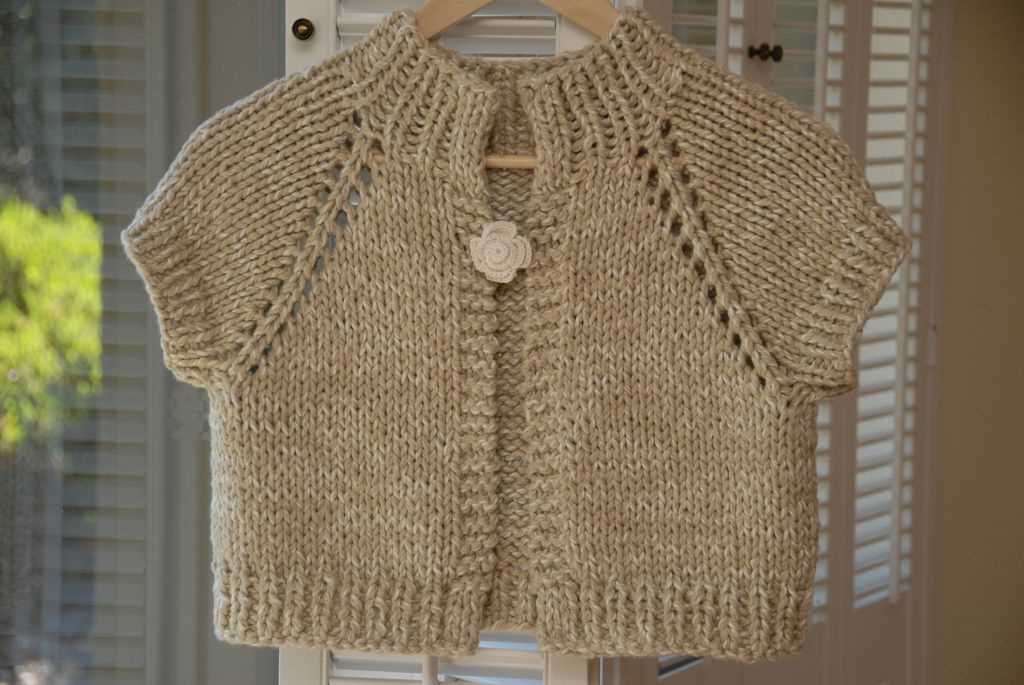 Knitting pattern for a shrug