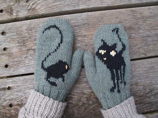 Totoro mittens knitting pattern