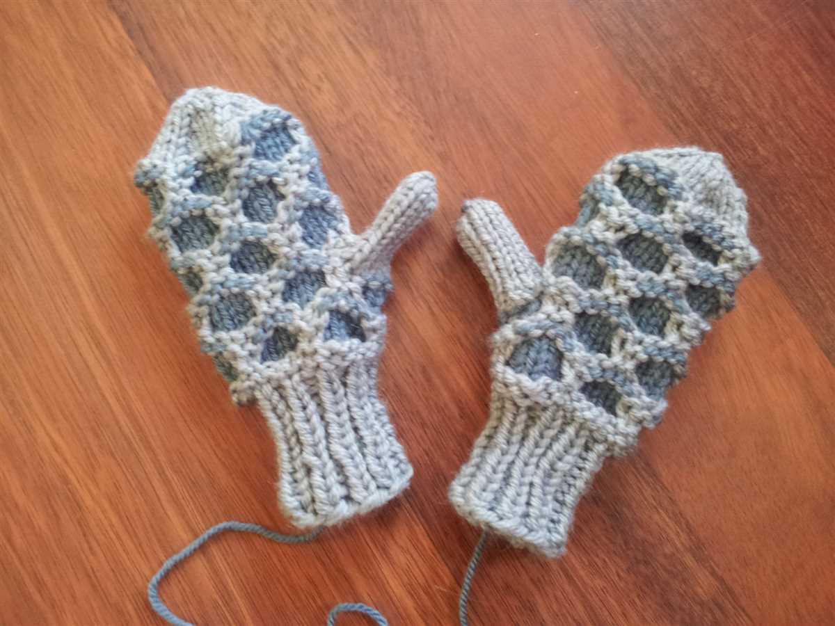 Two needle mittens free knitting pattern