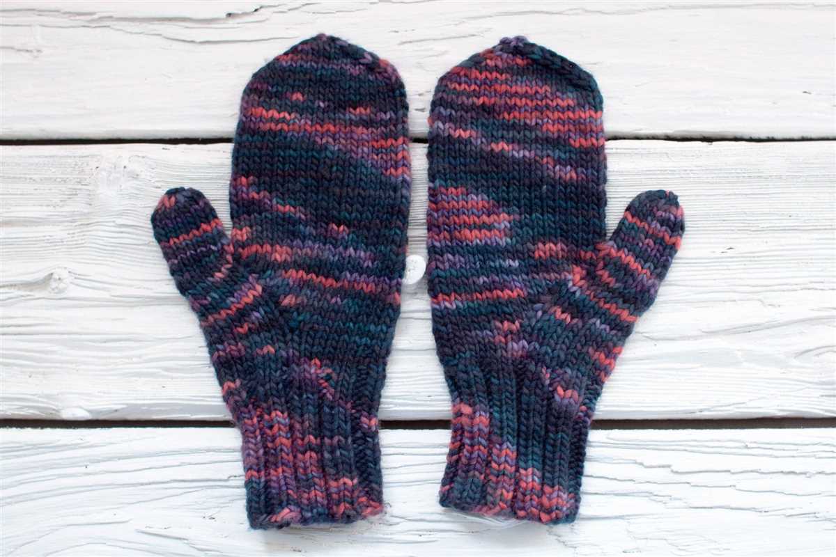 Two needle mittens free knitting pattern