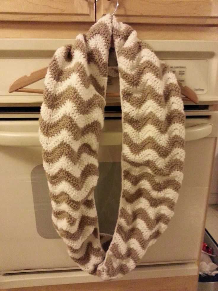 Chevron infinity scarf knitting pattern