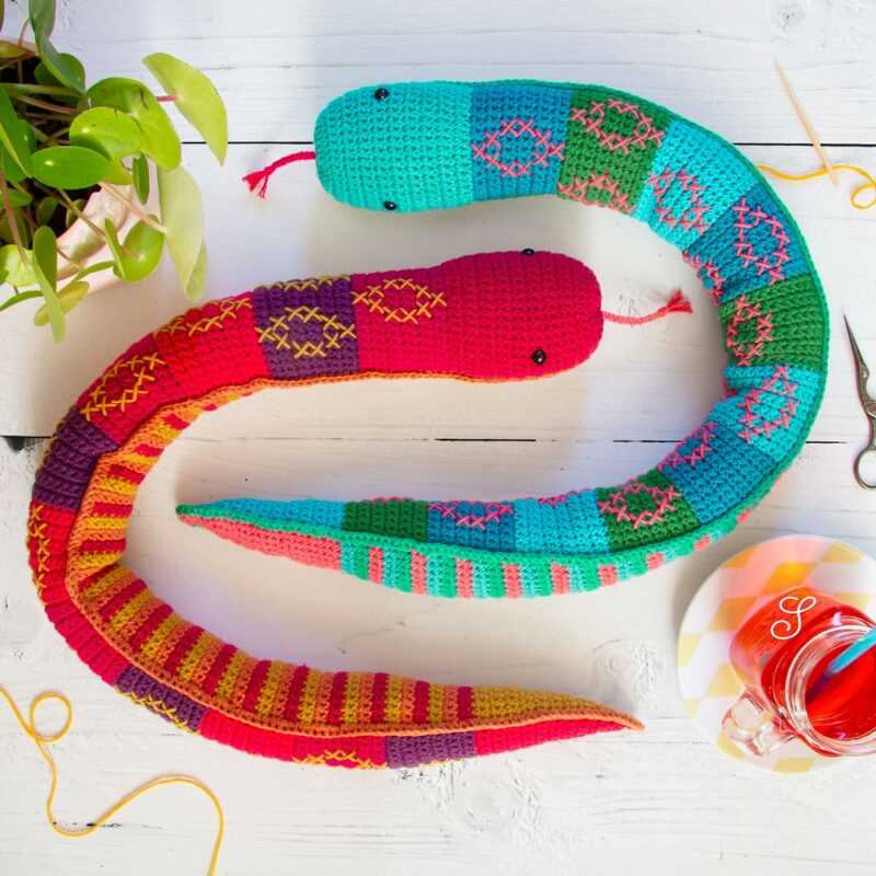 Small knitted snake pattern free