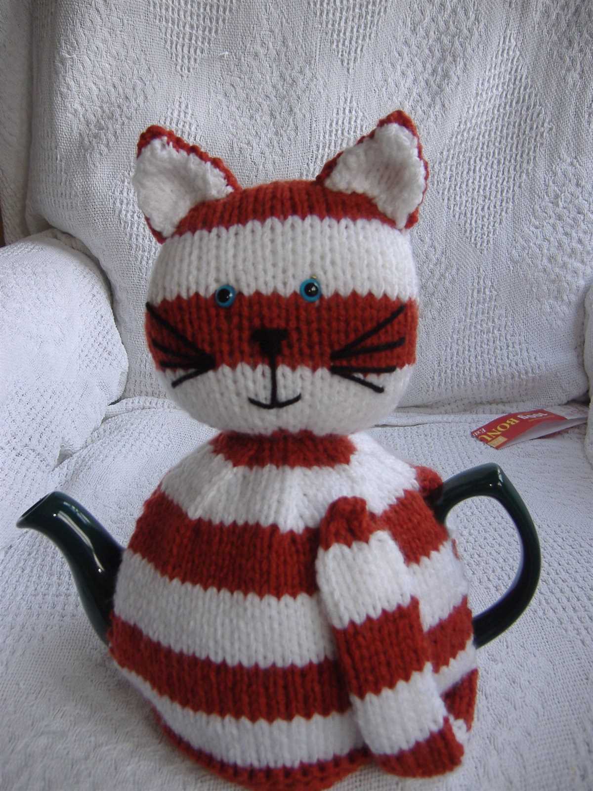 Cat tea cosy knitting pattern free