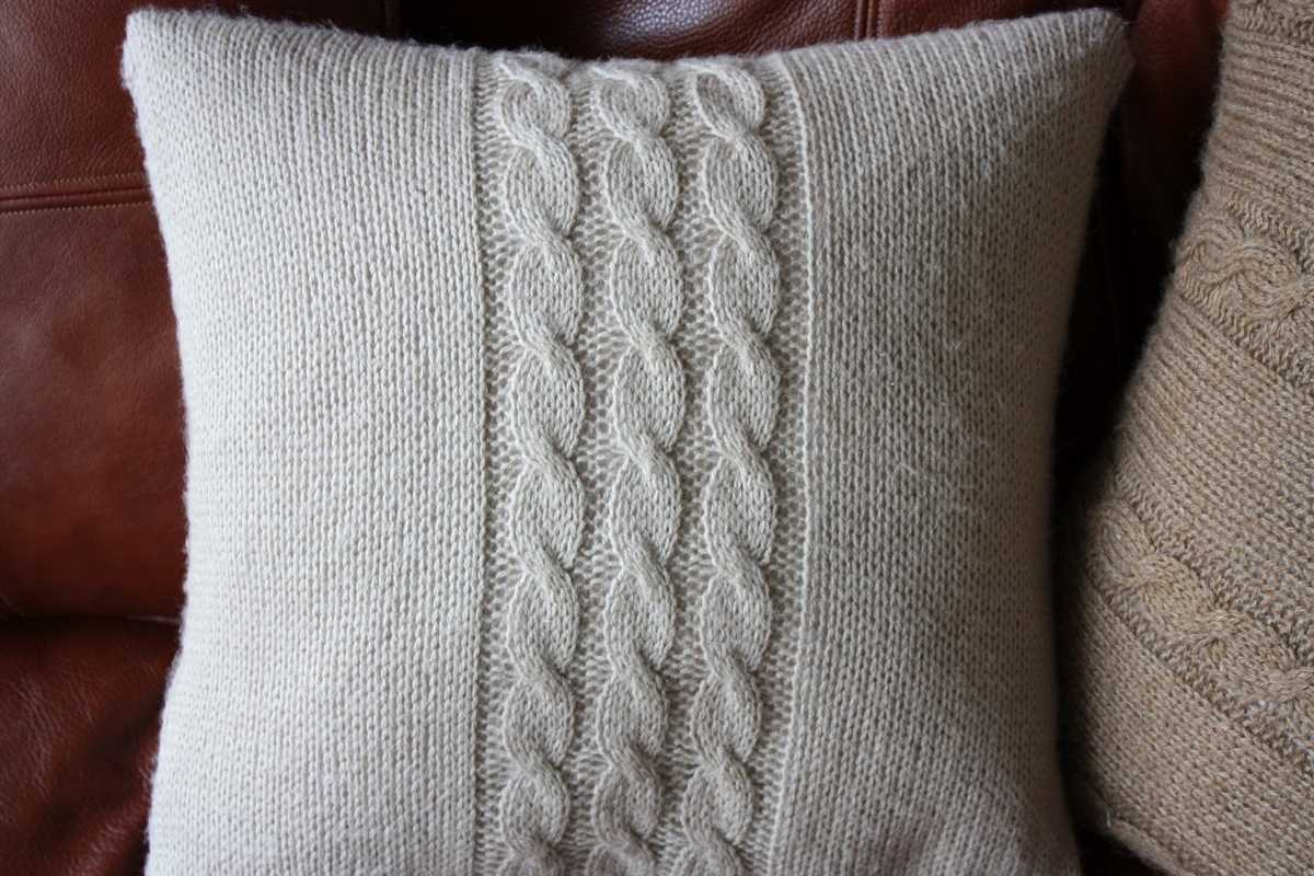 Free knitting patterns for cushions in cable knit