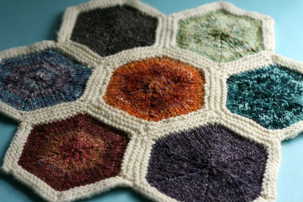 Knitted hexagon pattern