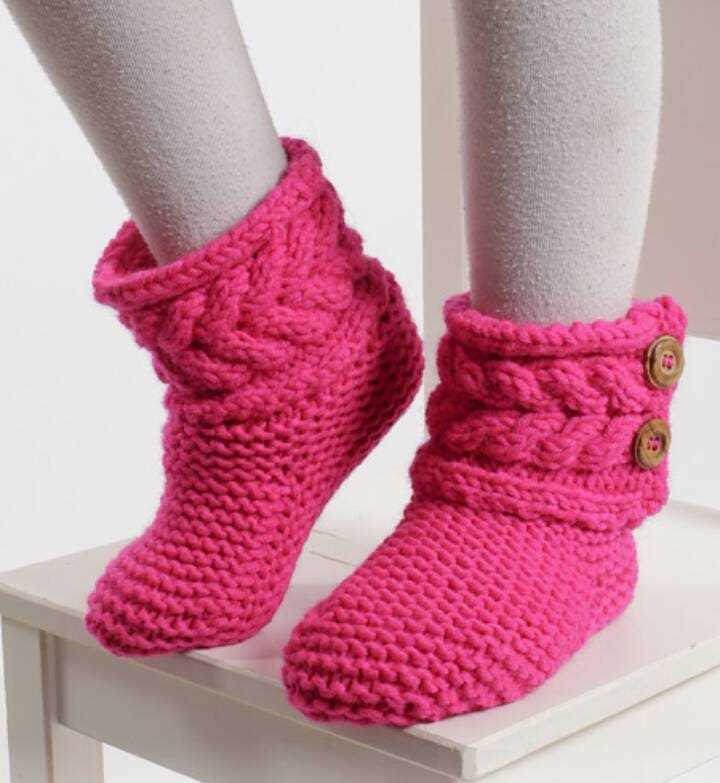 Free cable knit slipper pattern