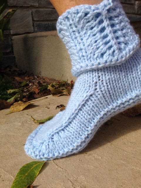 Free knitting patterns for slipper boots uk