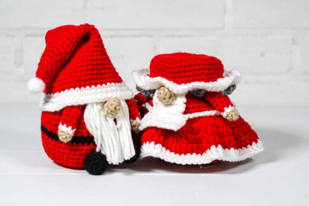 Knitted santa gnomes pattern