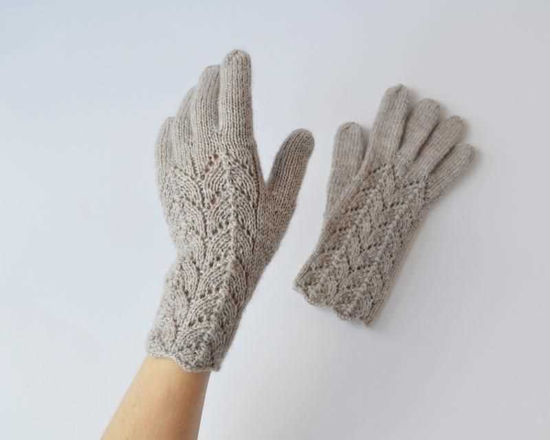 Alpaca fingerless gloves knitting pattern