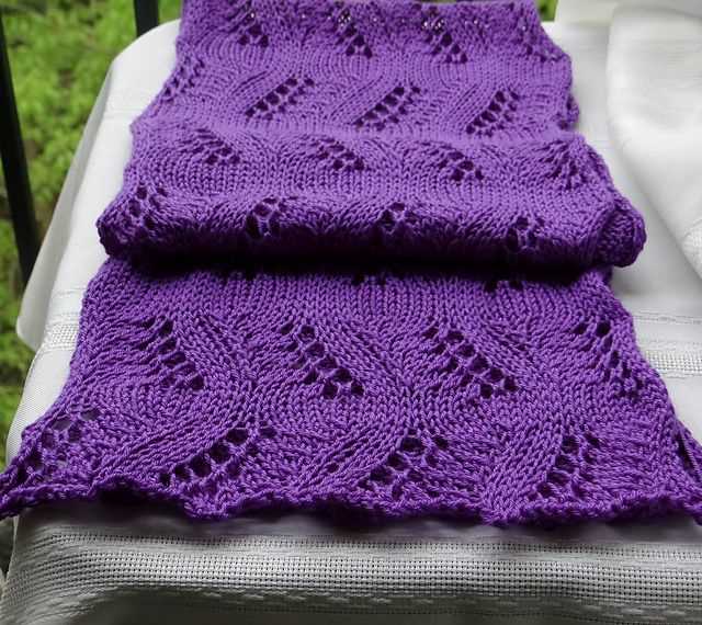 Pretty knit scarf pattern