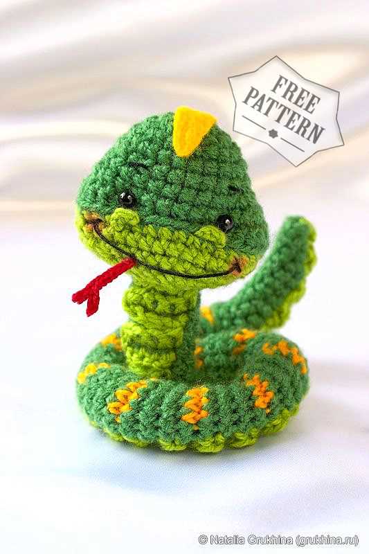 Small knitted snake pattern free