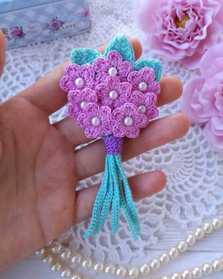 Small knitted flower pattern