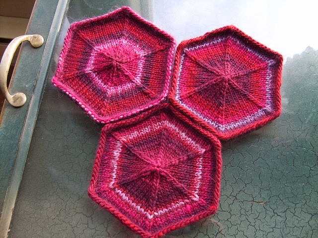 Knitted hexagon pattern