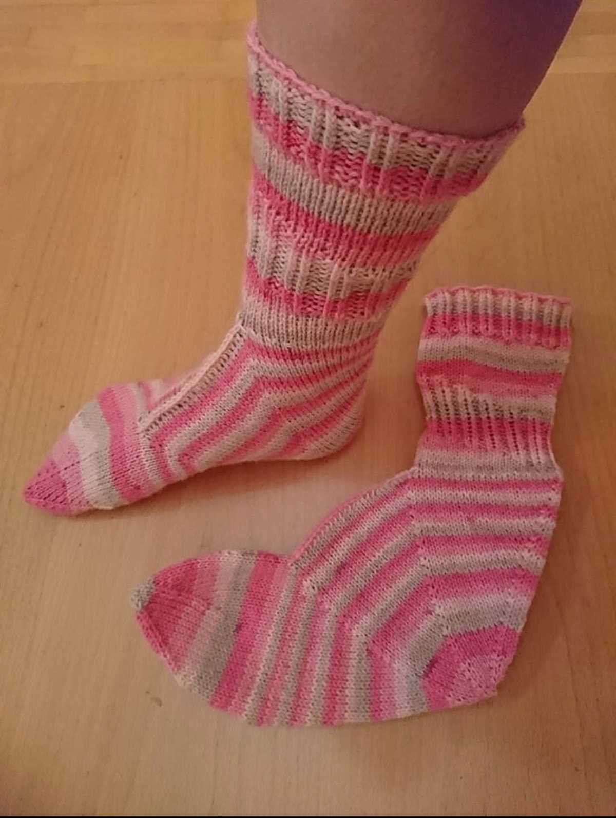 Knitting patterns using sock yarn