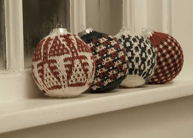 Knitted christmas ball ornaments patterns