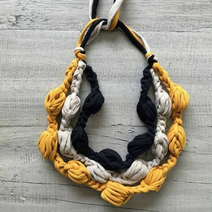 Knitted necklace pattern