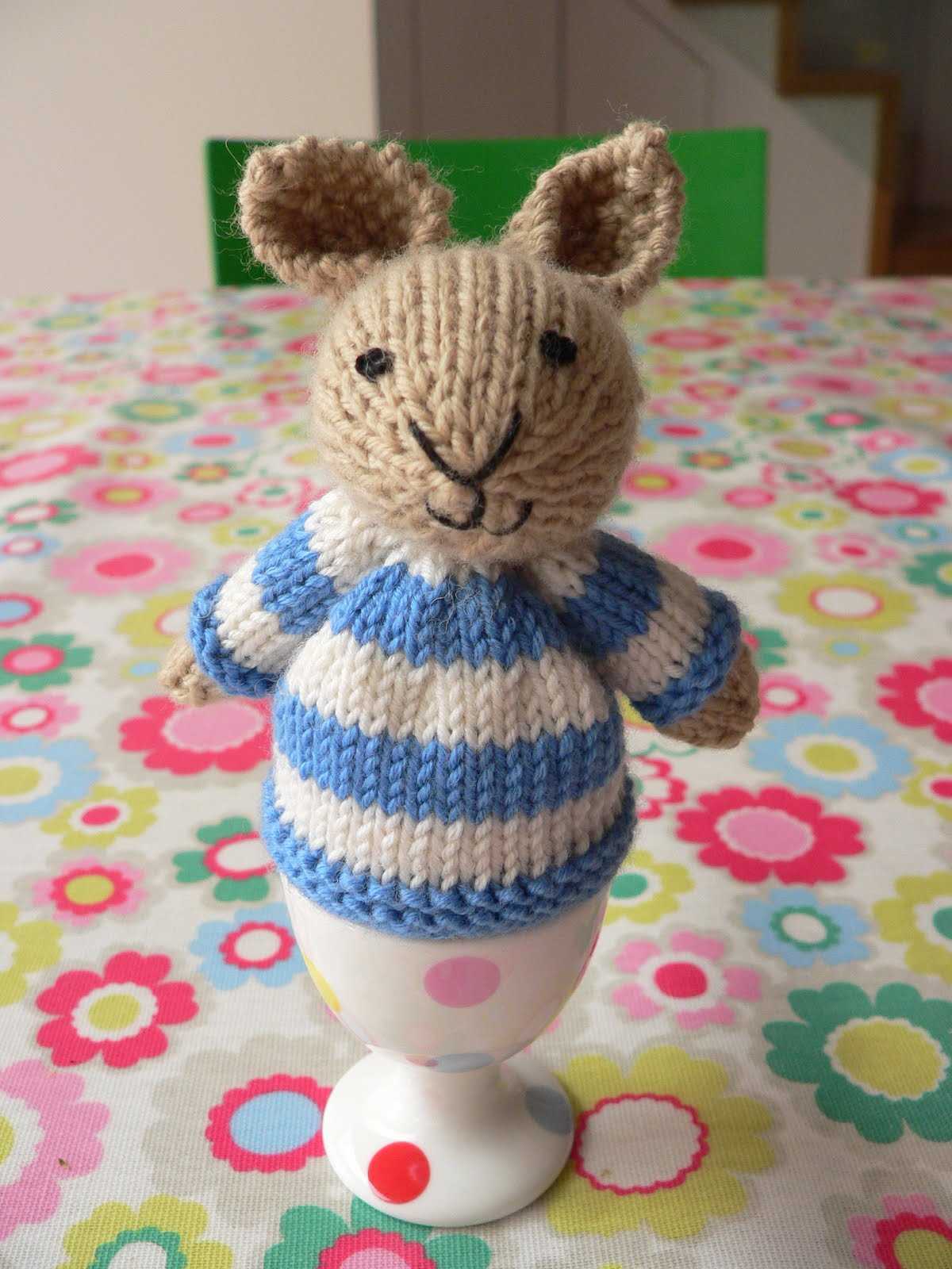 Free creme egg bunny knitting pattern