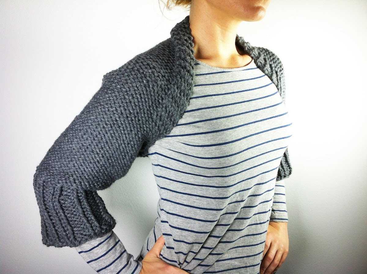 Knitting pattern for a shrug