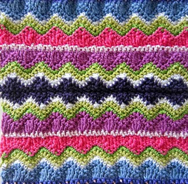 Two color chevron knitting pattern