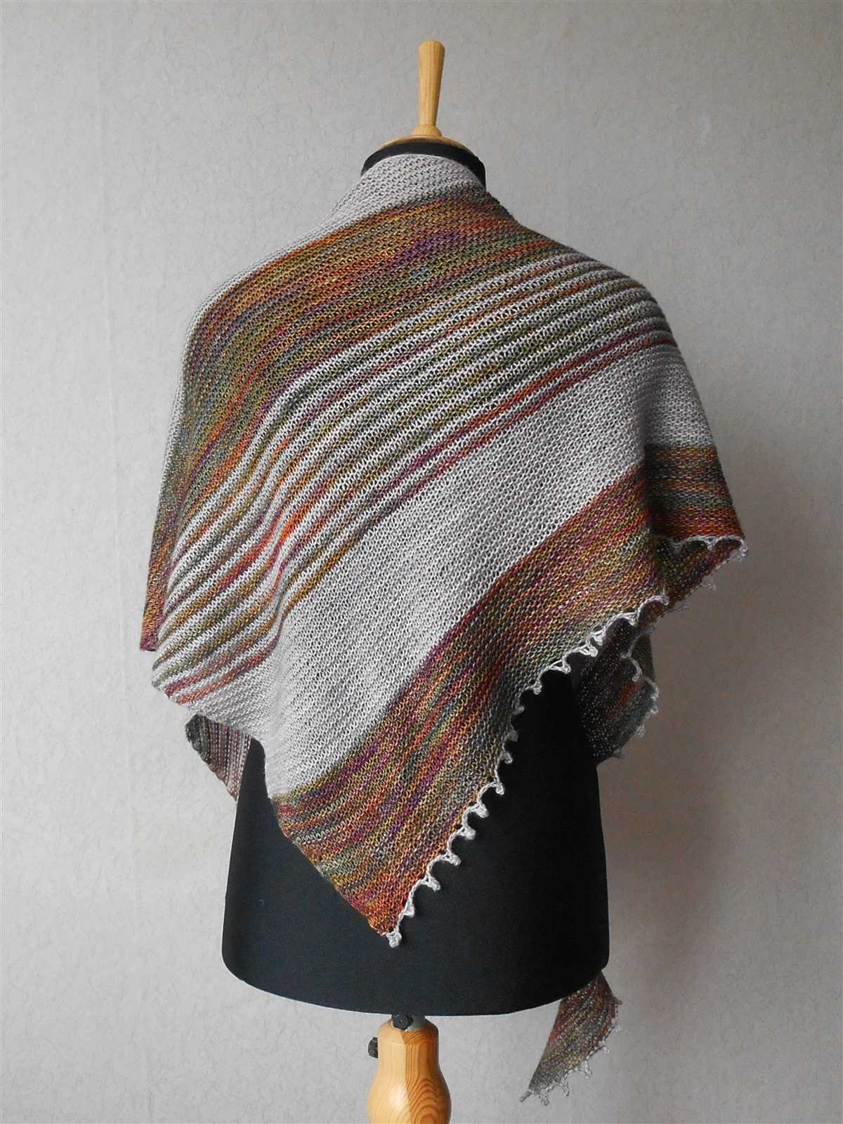 Asymmetrical triangle shawl knitting pattern