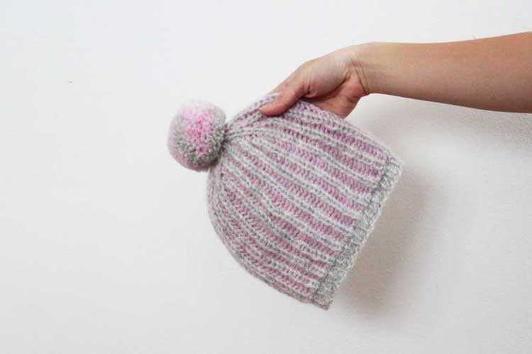 Free pom pom hat knitting pattern