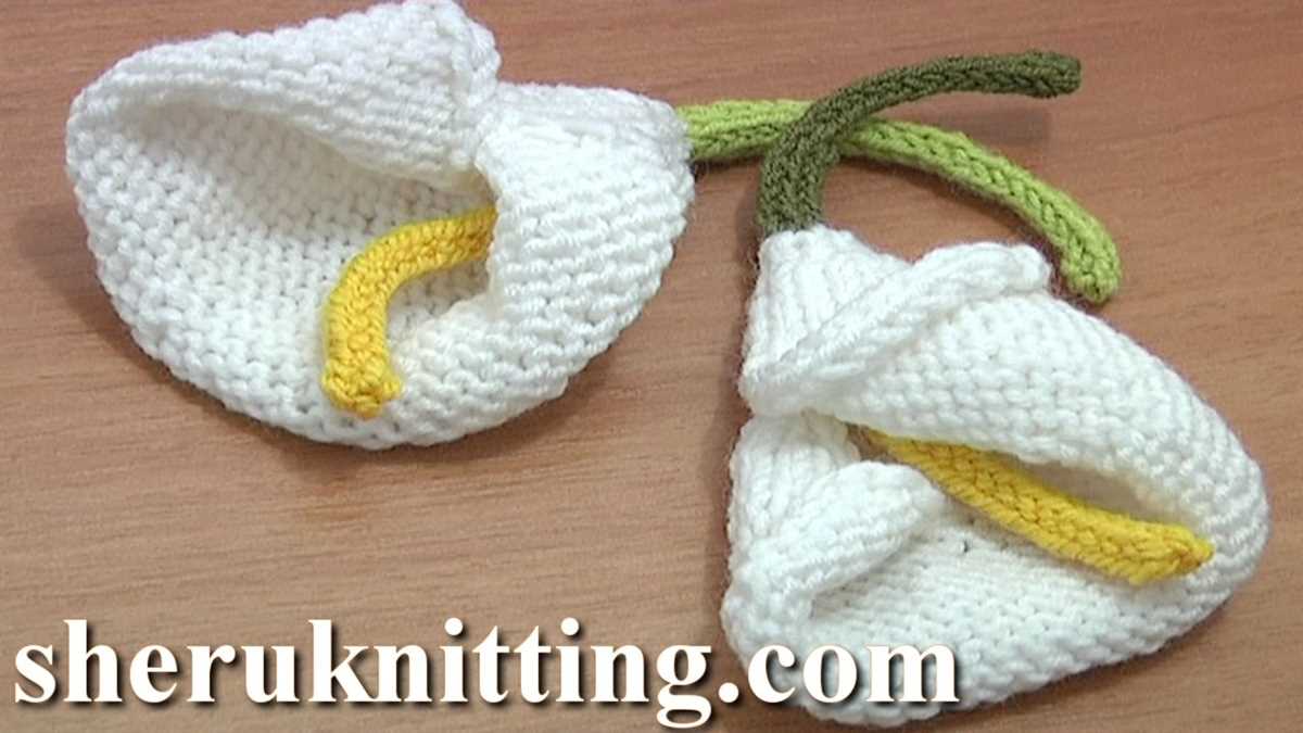 Knitted lily pattern