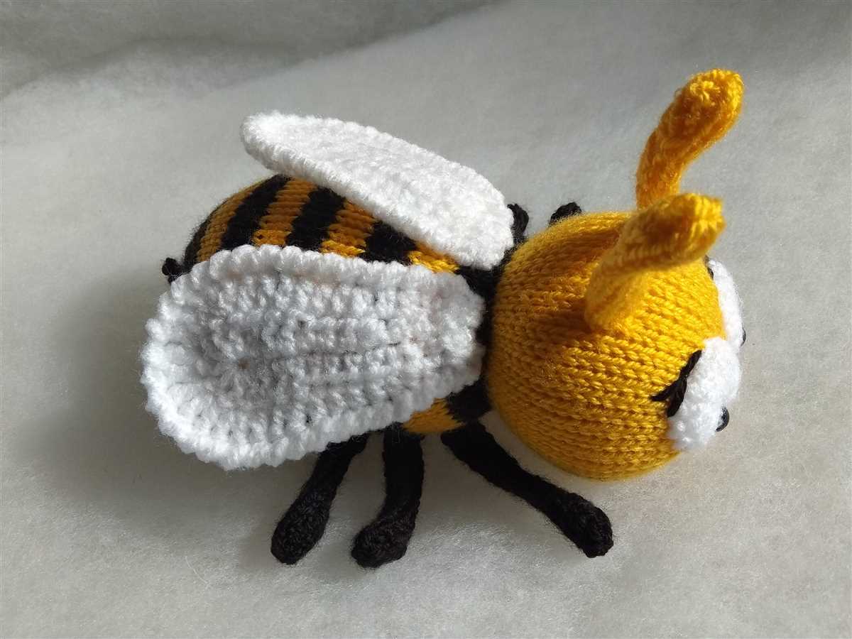 Knitted bee pattern