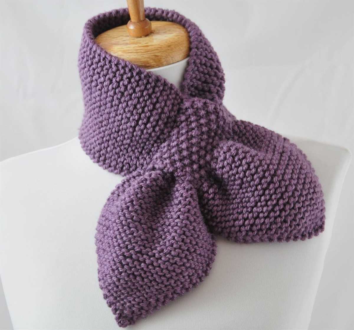 Knitted bow pattern