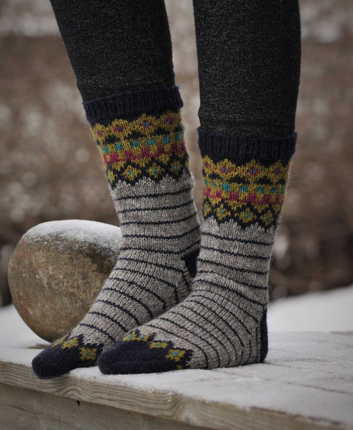 Woolen socks knitting pattern