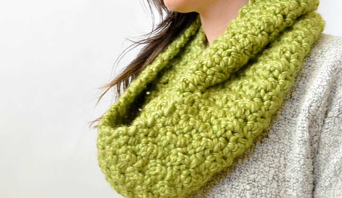 Infinity scarf knitting pattern bulky yarn