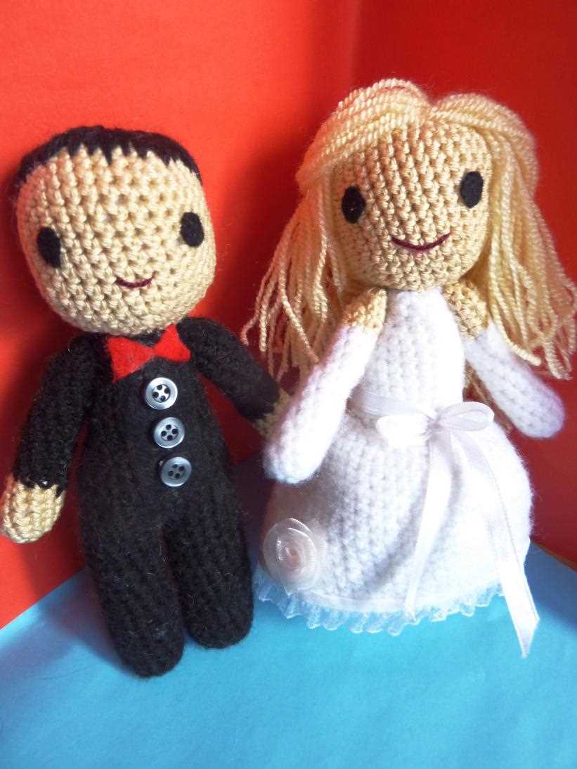 Free knitting pattern for bride and groom dolls