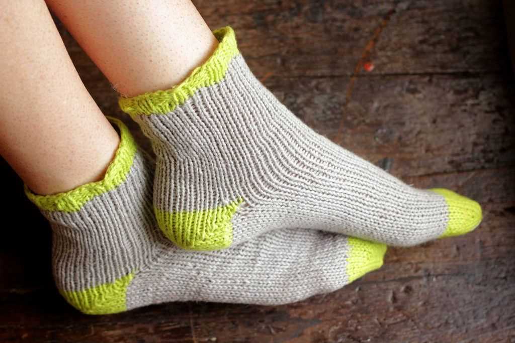 Knitted sock pattern no heel