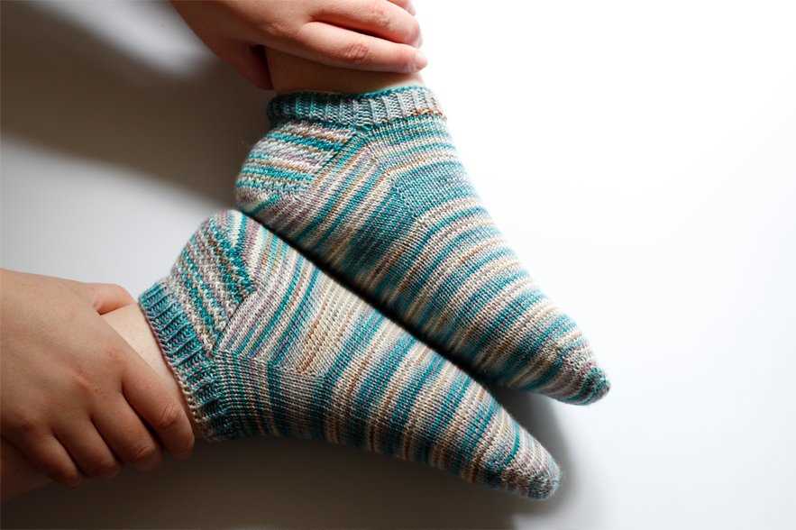 Classic socks knitting pattern