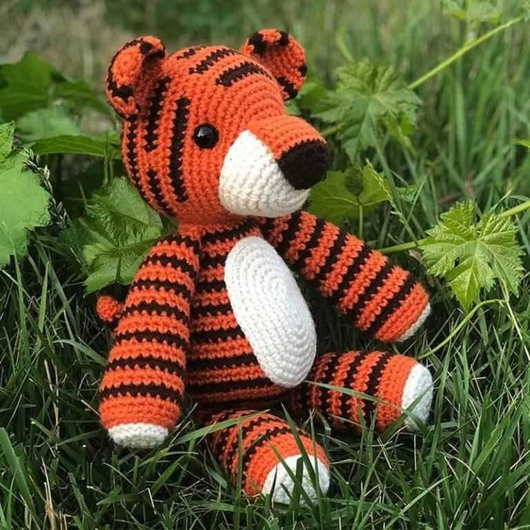 Knitted tiger toy pattern