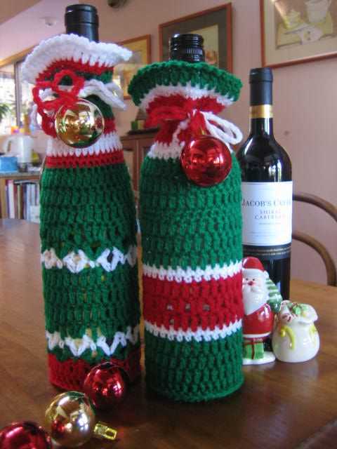 Free knitted wine bottle cozy pattern